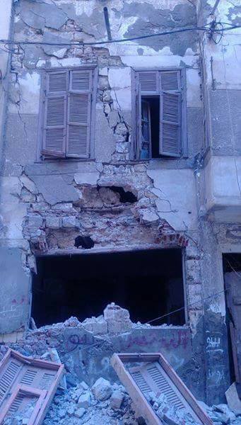 سقوط أجزاء من عقار قديم بحي وسط دون خسائر بالأرواح