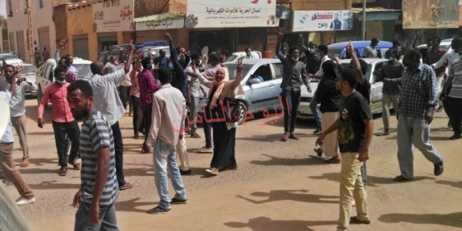 سودانيون يتظاهرون دعما للموقوفين