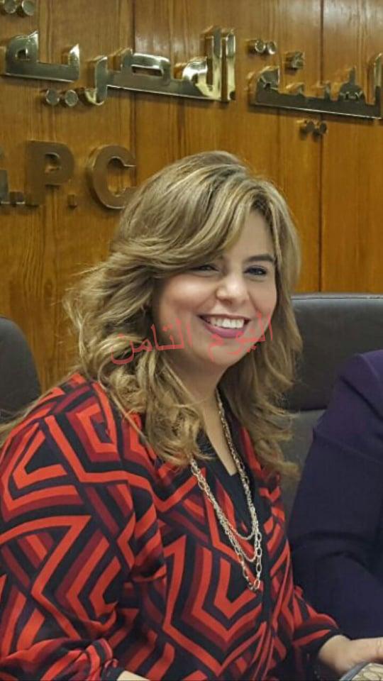 عايدة محي الدين نائب سكرتاريه المرأه والطفل "نؤيد التعديلات الدستوريه"