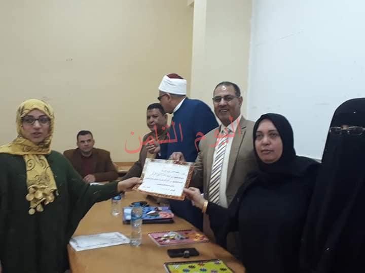 هالة عبد المرضى تحصد " المعلمة القدوة " على مستوى منطقة البحر الأحمر الأزهرية البحر الأحمر : حنان عبدالله نظمت إدارة رياض الأطفال بمنطقة البحر الأحمر الأزهرية