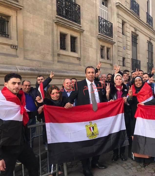 المصريون في فرنسا يتوافدون للاستفتاء على الدستور