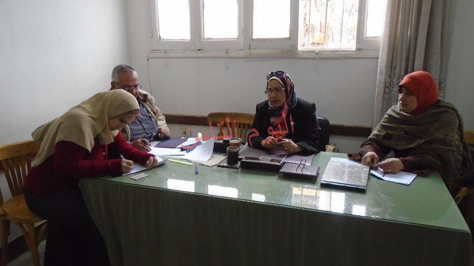 مدير تعليم كفر شكر تتابع استلام المتعاقدين الجدد لعملهم