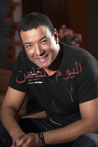 هشام الجخ يلقى قصيدة حب باسم "تحويشة العمر" 