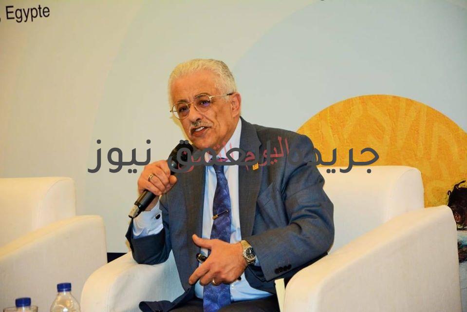 طلاب الصف الأول الثانوي يلتزمون ويتحدون الدعوات المغرضة ويؤدون امتحان الجغرافيا إلكترونيًا