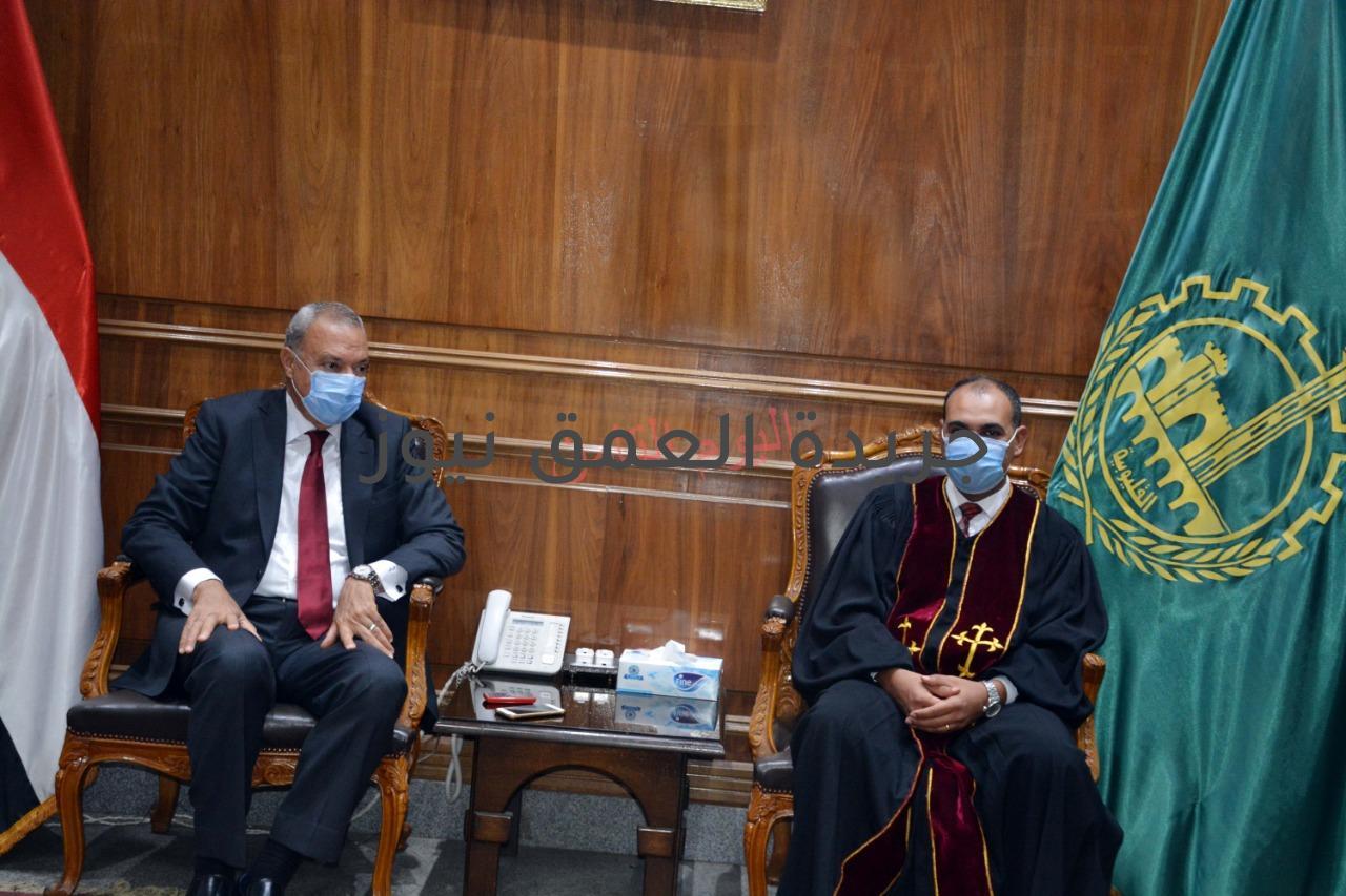 محافظ القليوبية يستقبل وفد الكنيسة الإنجيلية بالقليوبية للتهنئة بعيد الأضحى المبارك