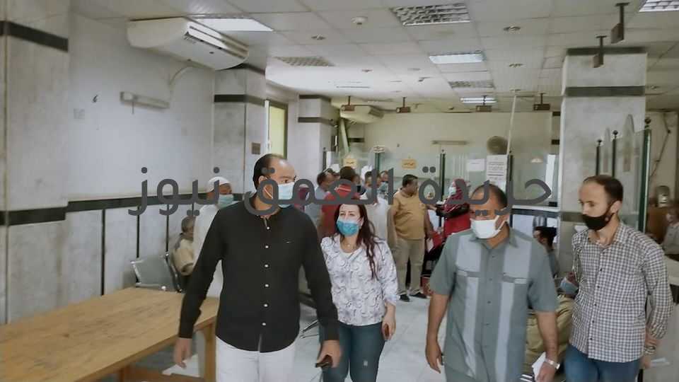 مسعود يتابع المواقف وسيارات الأجرة للتأكد من التزام السائقين بتعريفة الركوب المحددة والكمامه