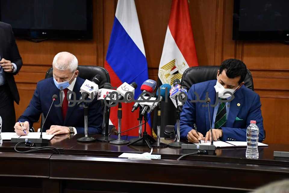 وزير الرياضة يوقع بروتوكول تعاون مع نظيره الروسي