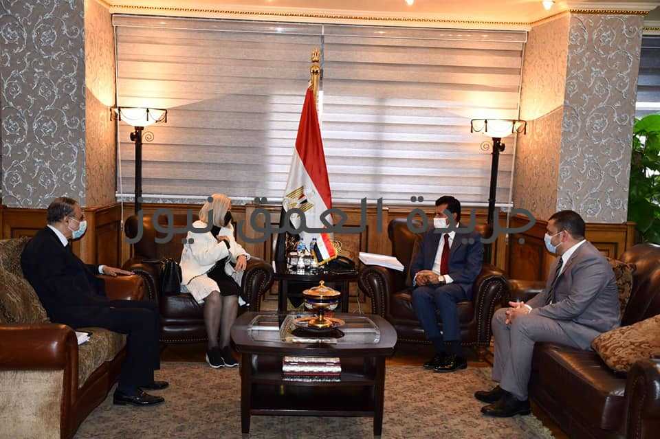 الدكتور اشرف صبحي يستقبل السفيرة هيفاء أبو غزالة