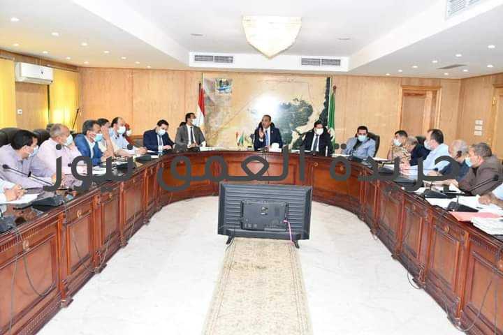 محافظ الفيوم يترأس لجنة بت تقنين أراضي أملاك الدولة
