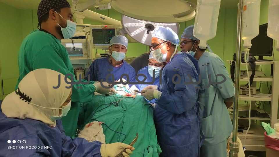 مستشفي أسوان الجامعي : تجري جراحة دقيقة بقسم الأوعية الدموية