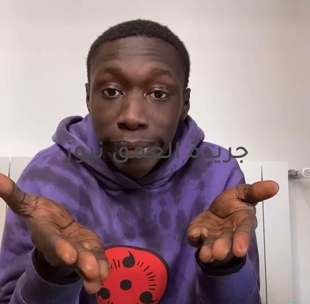 "خابي لام" ينتشر على مواقع التواصل الاجتماعي كتبت/ جُمانة صابر كان يعمل "خابي لام" بإحدى المصانع في إيطاليا، و لكنه أصبح صانع المحتوى الأسرع نموًا على "Tik Tok". فقد "خابي لام" وظيفته في شهر مارس من عام 2020، و بعد ذلك بدأ "خابي" في نشر مقاطع على تطبيق "Tik Tok" يوميًا، على الرغم من نصح والده السنغالي له بالبحث عن وظائف أخرى. استفاد "خابي" من مقاطع الفيديو التي تحتوي على حيَل معقدة بشكل سخيف في نشرها و الرد عليها بحيَل أبسط و أسهل، و استخدم تعبيرات واضحة في الرد على تلك المقاطع، و كانت ردوده خالية من الكلمات، فأصبح محتواه كوميدي و بسيط، دون بذل الكثير من المجهود. وصل حساب خابي إلى 18.8 مليون متابع على موقع التواصل الاجتماعي "Instagram"، و بذلك استطاع "خابي" أن يحقق النجاح على مواقع التواصل الاجتماعي، على الرغم من أن محتواه بسيط.