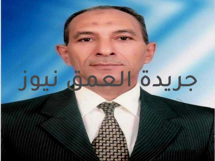 يقول أحد الشعراء: يسبِّحُ كلُّ هذا الكونِ عفواً ونؤمَرُ نحنُ فيهِ فلا يُنالُ أيَعبدُ كلُّ هذا الكونِ ربًّا بلا عقلٍ ولا نُطقٍ يقالُ ونَعصى أن نقومَ بأيِّ فرضٍ كأنَّ الربَّ يُرضيهِ الجدالُ؟