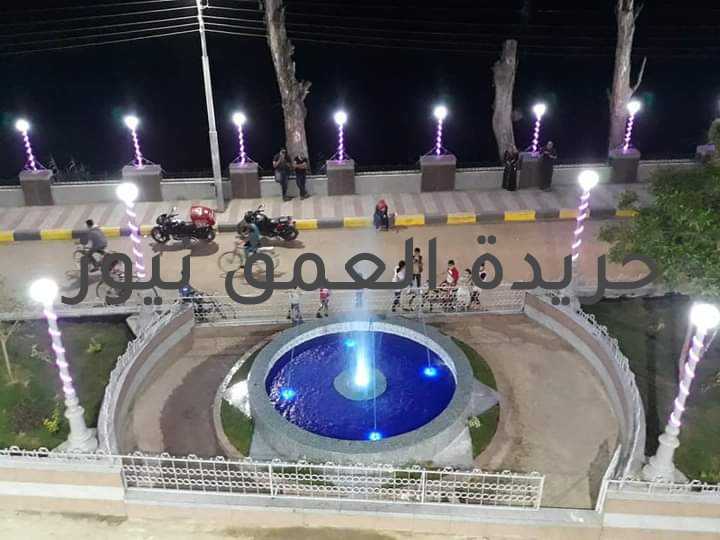 مدينة كفر شكر في ثوبها الجديد كتب/ عبد المنعم زغاري تعيش مدينة كفر شكر الآن فترة من التطوير والتخطيط لجميع مرافق المدينة تحت قيادة اللواء المهندس هشام رفعت محمد، رئيس مجلس مدينة كفر شكر الذي تحمل على كاهله الكثير من العقبات والنقد والرفض لما يفعله بإخلاص في أن يجعل المدينة تليق بتاريخها العظيم وتاريخ رجالها العظماء والمخلصين لخدمة مصر الحبيبة على مدار العهود . فقد تم تطوير كورنيش المدينة وتزيينه، وتجميله، و وضع مقاعد لكل من يرتاد الكورنيش مجانًا، وكذلك افتتاح نافورة الماء الجميلة أمام المجلس التي يستمتع بها سكان المدينة. و تم اكمال أعمال الإضاءة للكورنيش وافتتاح حديقة الوردة بجهود وسواعد المخلصين لفريق عمل لا يوقفه أي صعوبات من نائب المجلس والسكرتير العام لمجلس المدينة، كذلك المتابعة الجادة من معالي محافظ القليوبية ونائب المحافظ دكتورة إيمان ريان ومن يعمل خلف الستار بإخلاص، لهم احترام أهالي المدينة، و تقديرنا لكل من يخدم وطننا الغالي .