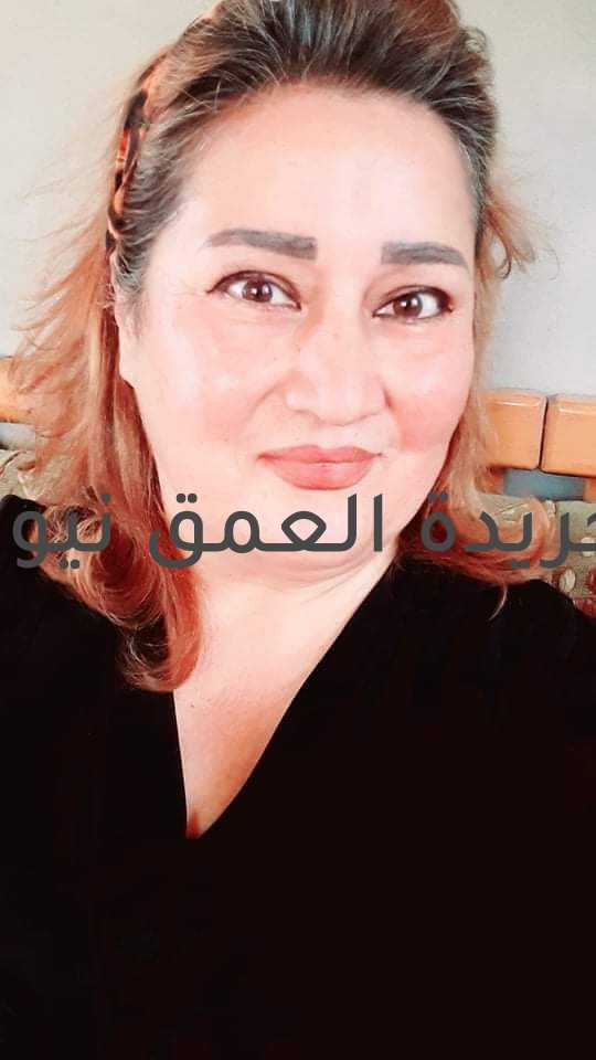 كتبتُك ألفَ قصيدةٍ بقلم/هيفاء علي متابعة/ سامح الخطيب كتبتُك ألف قصبدة وسطّرتُك بين السّطور حكايةَ عشقٍ وولع رسمتك لوحةً شعريةً كادتْ تنطِقُ بك الكلمات وكادت نارُ أشواقي تندلع وفي لحظة هروبٍ تكسّرت مرايا روحي ومسحتُ كلّ الحروف في ذاكرتي فكنتَ كغيمةٍ وددتُ لو تنقشع حين اعتراكَ الغرور تقصفت أوراقُ أغصاني واستوطن الفراغ مخيلتي واتسع حبٌّ تذريه رياحُ الفراق فكم كابدتُ عناءَ مسكنِه وآن لجذورهِ من عروقي أن تُقلع