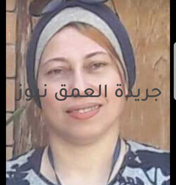 حقيقة تاريخية هامة بقلم/ سهام الزعفراني القائد مهما كانت براعته لايمكن أن يصنع شيئا بمفرده ما لم يسانده جيل قيادي كامل يرفعه ويسانده ومنهاجية الرئيس عبد الفتاح السيسي رئيس الجمهوريه خير دليل علي ذلك عندما يستمد قوته من قوة الشعب. هل لدينا أزمة قيادات نعم أم لا؟ دلالات وجود أزمة قيادات - قادة المراكز العليا يخافون ويبتعدون عن اختيار ذوي الكفاءة العاليه حتى لايأخذوا مكانهم في المستقبل. - قادة غير حريصين علي تطوير أتباعهم تطويرا حقيقيا ليخلفوهم في المراكز القياديه. - قاده لايعجبهم إلا أن يسير وراءهم مجموعه من الاتباع لايفقهون شيئا. - تربية الاتباع تربية عبيد لاتربية قاده. أما بالنسبه للحلول فهناك حلول عديده تختلف تبعا لمناخ العمل في المنظمه ونوعيته بل ونوعية الشخصيات وافكارهم الحـــل وجود أتباع مخلصين واعين يعبرون عن آرائهم بشجاعة ويستفسرون من قادتهم بحكمة وأدب عن أسباب قراراتهم ويقومون بواجب النصح لقادتهم .