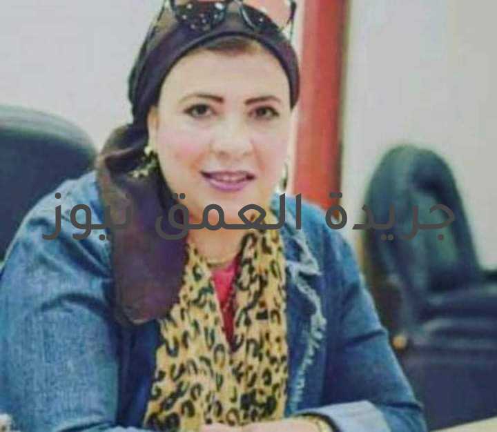 30 يونيو إرادة شعب بقلم : نجلاء محمد لم تكن ثورة ٣٠ يونية ثورة عادية ضد حكم الأخوان أنما كانت أرادة شعب. صار ضد نظام فاسد اراد اخونه مؤسسات الدولة والسيطرة عليها من الميليشيات الأخوانية التي سعت بكل طاقة السيطرة علي كل وظائف الدولة في الهيئات والمؤسسات و الجماعات من خلال قيادتهم فضلا عن سنة حكم الأخوان كانت سنة مظلمة في تاريخ مصر في الساسية الدولية والأقليميه والمحلية فانهار الاقتصاد المصري واوشكت مصر علي الافلاس فثار الشعب ضد نظام فأسد لا يهمة الا مصلحة الشخصية ونشر افكاره الهدامة من خلال مشروع النهضة الوهمي واستطاع الشعب الوعي بوعيه الحقيقي ان يفطن لأفكار هذة الجماعة ونزل الشعب كل ميادين مصر وانحازت القوات المسلخة والشرطة الي ارادة الشعب فاسقط حكم الاخوان وعزل رئيسهم ليفسد الشعب المؤامرة الخادعة التي كانت تعصف بالبلاد الي منعطف الهاوية والخراب والدمار لبلدنا مصر الحبيبة و انتصرت الإرادة الشعبية وتلاحمت جميع التيارات السياسية واعلن الجميع بأن مصر فوق الجميع وبدءت الأحتفالات بهذا النصر الذي أبهر العالم ، في رساله للعالم بان مصر وشعبها قوة لا يستهان وأن ارادة الشعب وعية كانت شرارة التغير والاطاحة بحكم الجماعة وانتصرت مصر وارادة شعبها من خلال تلاحم القوات المسلحة اوالشرطة واساتذة الجامعات في تصحيح المفاهيم الخاطئة لدي شعبها بفضل شعبها وشبابها الوعي في افساد مخططات الجماغة في تقسيم الدولة واحداث فتنة طائفية بعزل رئيسهم بدأت مصر مرحلة جديدة بقيادة الرئيس عبد الفتاح السيسي في البناء والتنمية والقضاء علي الأرهاب واستطاع الرئيس عبد الفتاح السيسي رئيس ابجهورية والقوات المسلحة والشرطة في القضاء علي الارهاب وتثبيت اركان الدولة من خلال استعادة دور مصر الاقليمي والدولي والافريقي فتراجع الدولار امام الجنية المصري وانطلقت شرارة المشروعات القومية في كل انحاء مصر بخلاف القضاء على العشوائيات وبناء سكن راقي بدلا من ذلك فضلا عن التطوير الهائل في شبكة الطرق علي مستوي الجمهورية والطفرة العمرانية الجديدة التي احدثت تغير جذري من خلال العاصمة الإدارية الجديدة التي اصبحت قبلة الاستثمار المحلي والعالمي . ساندت الجمهورية عبد الفتاح وتحققت امال المصريين في حياة كريمة ومدن جديدة ورؤية مصر بثوبها الجديد2030 لتكون دائما في مصار الامم المتقدمة وننعم بالامن والامان والسلام تحية مصر.