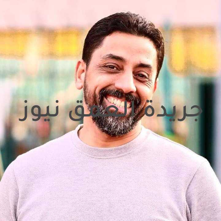 مدير التسويق والتعاقدات بنادى البنك الاهلي يهنىء النادى الأهلى بفوزه على الترجي التونسي كتب/ محمد صوابى وجه الكابتن حمادة هاشم مدير التسويق والتعاقدات بنادى البنك الاهلي الصاعد حديثا للدورى الممتاز التهنئة للنادى الأهلى والشعب المصري بمناسبة صعود الفريق لنهائي دورى ابطال افريقيا . وخلال اتصاله هاتفيا بامير توفيق مدير التعاقدات بالنادى الأعلى أكد إن النادى الأهلى اسعد المصريين بهذا الفوز بثلاثية اهداف أثلجت قلوب المصريين وهنأه بذلك الفوز الكبير. على فريق الترجى التونسي. وقال إن النادى الأهلى نادى عظيم وسنؤازره خلال مباراته النهائية. فيما وجه الكابتن وحيد خلوى رئيس منطقة القليوبية لكرة القدم التهنئة لفريق النادى الأهلى بمناسبة فوزه على فريق الترجى التونسي وصعوده للمباراة النهائية . وقال: إننا نهنىء الشعب المصري بهذا الفوز الذى نشر الفرحة في قلوب المصريين. كانت أجهزة الأمن بالقليوبية قد قامت بإغلاق الكافيهات خلال مباراة الأهلي و الترجي التونسي فيما احتفلت جماهير النادي الاهلي ببنها بفوز النادى الأهلي على الترجي التونسي في إياب نصف نهائي دوري أبطال أفريقيا وصعوده للمباراة النهائية.