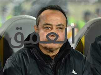 إقبال كبير على اختبارات الزمالك في الشرقية والإسماعيلية كتب/ أحمد أبو النجا أقيمت اختبارات نادي الزمالك لاختيار مواهب الناشئين داخل محافظتي الشرقية والإسماعيلية للانضمام إلى قطاعات الناشئين بالنادي وذلك ضمن خطة إدارة الكرة لانتقاء أفضل العناصر المميزة من البراعم والشباب من كل محافظات مصر. بدأت الاختبارات أمس السبت بمحافظتي الشرقية بمركز شباب طحا بديرب نجم والإسماعيلية بالتل الكبير تحت إشراف لجنة فنية على أعلى مستوى تم اختيارها وسط تطبيق الإجراءات الاحترازية والطبية الخاصة بفيروس كورونا. ضمت اللجنة الفنية الخاصة بمحافظة الشرقية كلا من: "هشام يكن، عصام هلال، أسامة فاروق، أشرف يوسف، أحمد عادل، ومحمد "كيبر مدرب حراس مرمى كأعضاء فنيين بجانب "عمرو عبد التواب" مسئولا إداريا. بينما ضمت لجنة الإسماعيلية كلا من:"أسامة حسن، مصطفى نجم، هشام إبراهيم ، محمد ابراهيم، محمد مصطفى كأعضاء فنيين، ومحمد السيد وسيد كوشي" شئون إدارية واستمارات. شهدت الاختبارات إقبالا من المواهب الشابة للانضمام لقطاعات الناشئين بالزمالك.