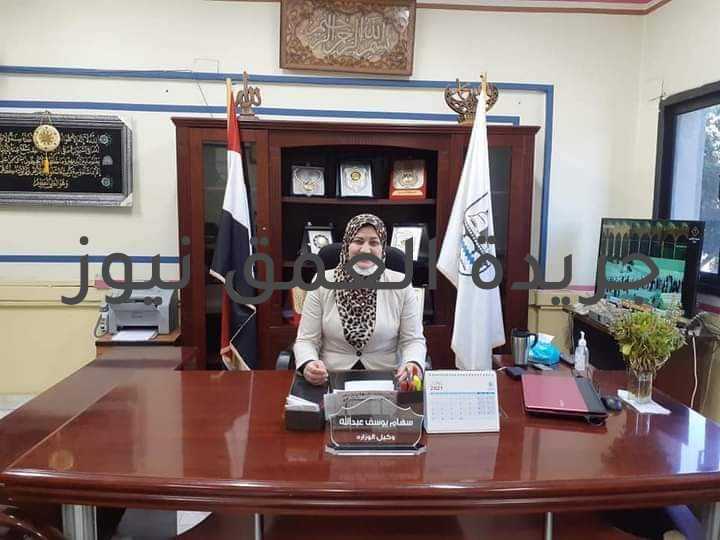 تعليم بني سويف: إنتهاء إمتحانات الدبلومات الفنية الخميس أول يوليو كتب / عماد أبو العمرو تقدمت وكيل وزارة التربيه والتعليم الأستاذة سهام يوسف اليوم الخميس الموافق الأول من يوليو ٢٠٢١ بالشكر والتقدير لجميع العاملين بإمتحانات الدبلومات الفنية (الدور الاول) من رؤساء لجان ومراقبين وملاحظين وأعضاء مركز التوزيع وأعضاء غرفة العمليات بالمديرية والغرف الفرعية وجميع الزملاء المنتدبين للعمل بلجان الإمتحانات من خارج المحافظة علي ما بذلوه من جهد وأداءات فعالة لإنجاح العملية الإمتحانيه وإنجازها بأفضل ما يكون. حيث انتهت اليوم إمتحانات الدبلومات الفنية في ٩٠ لجنة المتبقيه وبهذا قد انتهت الإمتحانات بجميع اللجان وعددهم ١٢٥ لجنة علي مستوي المحافظة حيث ادي عدد ٢٨٢٠٣ الف طالب وطالبة إمتحانات الدبلومات لهذا العام وتمنت سيادتها التوفيق والنجاح لجميع الطلاب الذين أدوا الإمتحانات هذا العام.