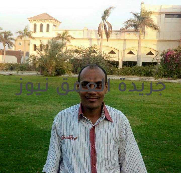 ملك الملوك سبحانه بقلم/ وليد محجوب ملك الملوك سبحانه ... جلت قدرته واحسانه ... على كل خلقه ... نشر رحمته ورضوانه ... يرزق العاصي فى دنيته ... رغم معصيته احكامه ... يعطي سائله نعمته ... رغم اهماله ونسيانه ... يتوب على عباده ... إذا تابوا إليه سبحانه ... رحمن الدنيا ... لكل إنسه وجآنه ... رحيم الإخره ... للمؤمنين من عباده ... ملك الملوك سبحانه ... جلت قدرته وإحسانه ... على كل خلقه ... نشر رحمته ورضوانه ...