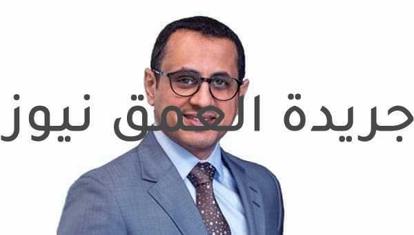 القانون الدولي وحقوق المساواه بين دول النهر الواحد و حقوق مصر التاريخية لمياه نهر النيل بقلم/ الدكتور عذاب العزيز الهاشمي، خبير القانون الدولي ينظم القانون الدولي قواعد التعامل بين الدول في إطار احترام السيادة لكل منها وذلك في حالة عدم وجود اتفاقيات بين هذه الدول وهذا ما كان علية الحال بالنسبة للأنهار الدولية حتى مايو 1997عندما أقرت الجمعية العامة للأمم المتحدة اتفاقية دولية جديدة تنظم الاستخدامات غير الملاحية للمجرى المائية الدولية وقد ظلت بعض القواعد التي استنها العرف القانوني والتي أمكن الاسترشاد بها عند بحث النزاعات الإقليمية حول استغلال الأنهار الدولية. أما الاتفاقيات الدولية ثنائية أو ثلاثية الأطراف أو غيرها القائمة الآن فهي اتفاقيات ملزمة للأطراف الموقعة عليها فقط ومن ثم لا تمتد أثارها للأطراف الأخرى المشاركة في نفس النهر الدولي. ومن القواعد القانونية الدولية التي تحكم استخدام الأنهار في غير أغراض الملاحة كالزراعة والصناعة على سبيل المثال أن لا يؤدى استخدام إحدى الدول للنهر إلى الإضرار بمصالح الدولة الأخرى المشتركة في هذا النهر ، لأن الأتجاة السائد في القانون الدولي الآن هو مبدأ الاشتراك المنصف والتوزيع العادل لمياه شبكة الأنهار الدولية في غير شئون الملاحة. ولذا قد اهتمت مجموعة من المعاهد والمراكز القانونية المتخصصة بدراسة موضوع القواعد القانونية العامة ، ومن المراكز على سبيل المثال إتحاد المحامين للدول الأمريكية ، الذي أصدر وثيقة في عام 1957 بنهاية دورته العاشرة في بيونس ارس تحت عنوان: المبادئ القانونية التي تحكم استغلال الأنهار الدولية” وقد تضمنت تلك الوثيقة: إقرار حق الدول التي يمر بها جزء من الأنهار الدولية في استخدام النهر بشرط ألا يضر هذا الاستخدام الدول الأخرى الشريكة في النهر. تطبيق مبدأ المساواة في الحقوق. الحرص على عدم إجراء أية تغييرات في نظام النهر بدون الاتفاق مع باقي دول النهر. عند الاختلاف بين بلدان النهر الواحد يعرض النزاع للتحكيم الدولي. وسنتناول فيما يلي أهم قواعد القانون الدولي في هذا الشأن متمثلة فيما عرف بقواعد هلسنكي وبتوصيات ماردل بلانا . فمن خلال المبادئ السابقة توصل القانون الدولي إلى بعض القواعد القانونية التى تنظم استغلال الأنهار الدولية والتي نشأت عن طريق العرف وتأكدت في الاتفاقيات الدولية وكذلك من خلال الأحكام القضائية في المنازعات وهى : 1- المساواة أمام القانون بين دول النهر وحق كل منها في استغلال مياه النهر المار بأراضيها بمطلق الحرية وبصورة انفرادية. 2- التزام كل دولة من دول النهر باحترام استغلال باقي دول النهر وألا تقوم بنوع من الاستغلال يمس حقوق الدول الأخرى. 3- حماية الحقوق المكتسبة للدولة الناشئة عن الاستغلال لفترة طويلة بدون اعتراض باقي دول مجرى النهر بشرط أن يكون الاستغلال نافعا ومفيدا كحالة مصر بالنسبة لدول حوض نهر النيل 4- تقسيم المياه عادلاً وفقاً لاحتياجات كل دولة ووفقاً لظروفها الجغرافية والتاريخية والاقتصادية. 5- الالتزام بالتشاور عند تنفيذ مشروعات خاصة بالنهر. 6- عدم السماح لأية دولة غير نهرية أن تمارس حقوق الاستغلال على النهر الدولي إلا إذا تراضت دول المجرى على ذلك. 7- عدم جواز المساس بحقوق أية دولة من دول مجرى النهر المقررة وفقا للأحكام العامة للقانون الدولي أو بالاتفاقيات الخاصة الثنائية أو الجماعية إلا بموافقة الدولة المعنية. 8- منع الاستغلال الضار ببقية الدول كتغيير مجرى النهر أو تعطيل الملاحة فيه. 9- وجوب سداد التعويضات المناسبة في حالة الإضرار بحقوق دول أخرى مستفيدة. 10 – ضرورة قيام تعاون مثمر بين الدول المستفيدة لتحسين موارد النهر واستغلاله كوحدة مرتبطة. من احكام القانون الدولي جاء مفهوم “الضرر” في أحكام هلسنكي في عام 1966و مفهوم “الضرر” في ضوء “دوبروفنيك” المؤتمر 1956و مفهوم الضرر في أحكام برلين في 2004وجاءت اللائحة القانونية بشأن بناء السدود على الأنهار الدولية: الامتثال لدول حوض النيل المنبع من اللوائح بين بلدان مجرى المياه، والاستشارات والتفاوض، كما تقتضي الظروف، حول الآثار المحتملة للإجراءات المزمع أن تكون من قبل أى بلد والاشعار المسبق في مجال استخدام الأنهار الدولية مما قد يعود بالنفع على جميع بلدان الحوض كما يجب أن تتعاون مع بقية الحوض البلدان التي تهدف إلى تحقيق مشروع المياه. فينبغي اللجوء إلى التفاوض للتوصل إلى اتفاق في الوقت المناسب بشأن القضايا موضوع النزاع. ومن الضروري الإشارة إلى أولئك الذين لديهم خبرة تقنية لتسوية القضايا والعمل على تطوير أتفاقيات المياة بين دول حوض النيل بما يجعلها أكثر أنسجاماً مع التطورات مع التزام دول حوض النيل بتوصيات الخبراء الدوليين من خلال إعداد مشروع اتفاق إطار الأمم المتحدة وتشكيل هيئة تحكيم للنظر في النزاع والامتثال للقواعد الرئيسية فى القانون الدولى وتشكيل لجنة خبراء دوليين لتقييم ودراسة الاثار المحتملة وتقديم كافة البيانات والتى من المرجح ان تتاثر نتيجة لبناء هذا المشروع و التزام إثيوبيا بعدم التسبب لاى ضرر على الحقوق التاريخية المكتسبة لمصر و القرارات المنصوص عليها في معاهدة ترسيم الحدود والشروط القانونية التي ينبغي اتباعها عند إنشاء المشاريع المائية على الأنهار الدولية و احترام الحقوق التاريخية وموافقة الاطراف على تاسيس مفوضية عليا يتم من خلالها تنسيق الموقف والنظر بعين الاعتبار الى الجيران وخاصة دول الحوض ووضع استيراتيجيات لحل كافة اسباب النزاع مع الالتزام بالاتفاقيات القانونية السابقة التى ضمنت حقوق مصر التاريخية فى مياه النيل .