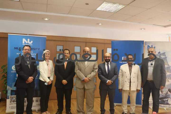 جامعة النيل الأهلية توقع اتفاقية تعاون مع البنك التجاري الدولي كتب/ ماهر بدر وقعت كلية إدارة الأعمال بجامعة النيل الأهلية إتفاقية تعاون مع البنك التجاري الدولي ( CIB )تقدم من خلالها الكلية عدد من البرامج الأكاديمية و التدريبية للعاملين بالبنك التجاري الدولي ، منها برامج الدراسات العليا التي تشمل ماجستير إدارة الأعمال التنفيذية ، وماجستير البنوك والتمويل ؛ والدبلوم المهني في البنوك و التمويل ؛ بجانب برنامج اللغة الإنجليزية الذي تقدمه جامعة النيل بالشراكة مع مؤسسة EF English Live العالمية. وقع الإتفاقية عن جامعة النيل الأهلية ؛ الدكتور وائل عقل ؛ نائب رئيس جامعة النيل للشئون الأكاديمية ؛ والدكتور حسن يوسف علي ؛ عميد كلية إدارة الأعمال بالجامعة ، وعن البنك التجاري الدولي محمد السناري رئيس قطاع الموارد البشرية ، ؛ ومرقص ميخائيل مدير إدارة التدريب والتطوير في البنك التجاري الدولي. من جانبه رحب الدكتور وائل عقل ؛ نائب رئيس جامعة النيل للشئون الأكاديمية ؛ بالتعاون مع البنك التجاري الدولي الذي يعد أحد أهم المؤسسات المصرفية في مصر والمشهود لها بالتميز على مستوى العالم. وأكد أن جامعة النيل الأهلية دائما سباقة للمشاركة في التعاون مع القطاع المالي والمصرفي في الدولة من خلال عدد من الشراكات والمبادرات مع المؤسسات الرائدة في القطاع المصرفي للمشاركة في تطوير الكفاءات بما يتماشى مع متطلبات السوق المتغيرة بإستمرار. في ذات السياق أشاد محمد السناري ، رئيس قطاع الموارد البشرية بالبنك التجاري الدولي، بالمستوي الأكاديمي المتطور للبرامج التي تطرحها جامعة النيل الأهلية من خلال كلية الإدارة ، وكذلك الحلول التدريبية الفريدة التي يقدمها مركز التعليم التنفيذي ؛ مشيرا إلى أن الجامعة تقدم فكر ريادي من خلال دمج الجانب الأكاديمي مع الخبرة العملية و تحديات السوق ؛ و مؤكدا على اهتمام البنك التجاري الدولي بالتعاون مع جامعة النيل لتطوير كفاءات البنك وكذلك مشاركة خبرات البنك مع طلبة الجامعة لربط الدراسة الأكاديمية بالواقع العملي. وفي حديثه عن الإتفاقية أكد الدكتور حسن علي ، عميد كلية الإدارة بجامعة النيل الأهلية ؛ أن الكلية حريصة على تطوير برامجها للدراسات العليا بما يتماشى مع التوجهات العالمية للأعمال والمصارف والتمويل حيث أستحدثت برامج ماجستير جديدة تركز من خلالها على دعائم الإقتصاد الرقمي الجديد مثل تحليل البيانات والتكنولوجيا المالية والشمول المالي مما يدعم أهداف القطاع المصرفي في تطوير الكفاءات والتنافسية، كما أشاد بحرص وإهتمام البنك التجاري الدولي على الإختيار الدقيق للبرامج التي يطرحها لموظفيه من جانبه أضاف خالد عيد ؛ رئيس قطاع التعليم التنفيذي بجامعة النيل ؛ أن مركز التعليم التنفيذي ينطلق من رؤية الجامعة ؛ ويركز على تطوير مهارات القيادات للمستقبل ؛ حيث يطرح المركز برامجه بناء على دراسة لتوجهات السوق العالمية ؛ ويقدم البرامج المرتبطة بالتوجهات الجديدة للأعمال والتي تشمل دبلوم تحليل الأعمال ودبلوم التحول الرقمي ؛ بالإضافة إلى دبلوم التكنولوجيا المالية. جدير بالذكر أن برامج الدراسات العليا المقدمة في جامعة النيل تشمل الماجستير التنفيذي في إدارة الأعمال ؛ والماجستيرالعلمي و الدبلوم المهني في البنوك و التمويل ؛ ويمكن التواصل بخصوص هذه البرامج عبر البريد الإليكتروني : yosama@nu.edu.eg وتشمل البرامج التي يقدمها مركز التعليم التنفيذي ؛ دبلوم تحليل الأعمال ، ودبلوم التحول الرقمي ، بالإضافة إلى دبلوم التكنولوجيا المالية ( Fintech ) ؛ كما يمكن التواصل بخصوص هذه البرامج عبر البريد الإليكتروني : dabdelfattah@nu.edu.eg ؛ و يذكر أيضا أن التسجيل لجميع برامج الدراسات العليا بكلية إدارة الأعمال بجامعة النيل قد بدأ اعتباًرا من بداية الشهر الجاري على الرابط التالي https://register.nu.edu.eg/AppFormProd/Admissions/ApplicationLogin.asp