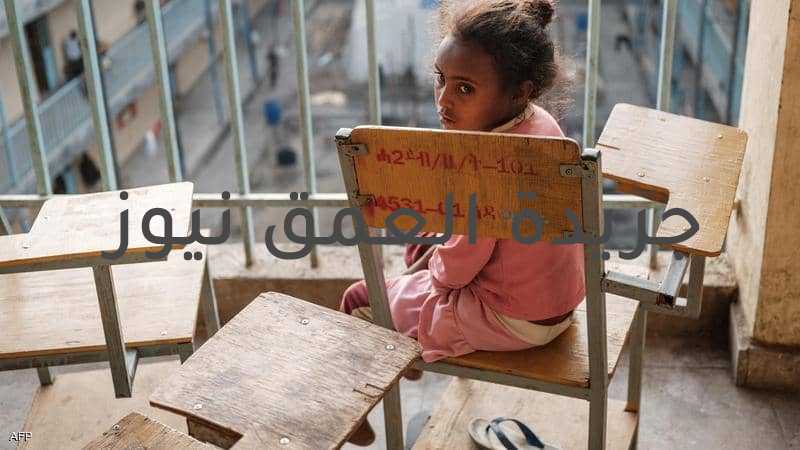 وزير الخارجية البريطاني: 11 مليون فتاة قد لا يعدن للتعليم كتب/ أيمن بحر نجحت الإمارات والمملكة المتحدة الاثنين في استصدار قرار من مجلس حقوق الإنسان في الأمم المتحدة بشأن تعليم الفتيات. وقال الحساب الرسمي للبعثة الدائمة للإمارات لدى الأمم المتحدة والمنظمات الدولية الأخرى في جنيف إن مجلس حقوق الإنسان اعتمد بتوافق الآراء مشروع القرار المشترك بين الإمارات العربية المتحدة والمملكة المتحدة المعنون (تحقيق المساواة في تمتع كل فتاة بالحق في التعليم).وقال المندوب الدائم للإمارات العربية المتحدة لدى الأمم المتحدة والمنظمات الدولية الأخرى في جنيف أحمد عبد الرحمن الجرمن إن القرار وضع في الاعتبار التداعيات الوخيمة التي خلفتها جائحة كورونا على حق الفتيات في التعليم.وتابع الجرمن: ركزنا على أهمية القضاء بشكل عاجل على العقبات الهيكلية التي تعيق النهوض بالحق في تعليم الفتيات. وقال وزير الخارجية البريطانية دومينيك راب في تغريدة على موقع تويتر الاثنين: نحن فخورون بأن 80 دولة على الأقل شاركت في رعاية دعوتنا للمجتمع الدولي للالتزام بـ12 عاما من التعليم الجيد لجميع الفتيات بحلول عام 2030. وأرفق راب تغريدته بمقطع فيديو قال فيه: نعلم جميعا أن تعليم الفتيات يؤدي إلى تمكين المرأة.وأضاف الوزير: جائحة كورونا أعادت سببا رئيسيا (لتراجع تعليم الفتيات)، فقد رصدنا نحو 11 مليون فتاة في خطر عدم العودة نهائيا إلى المدارس لذلك علينا مضاعفة جهودنا.