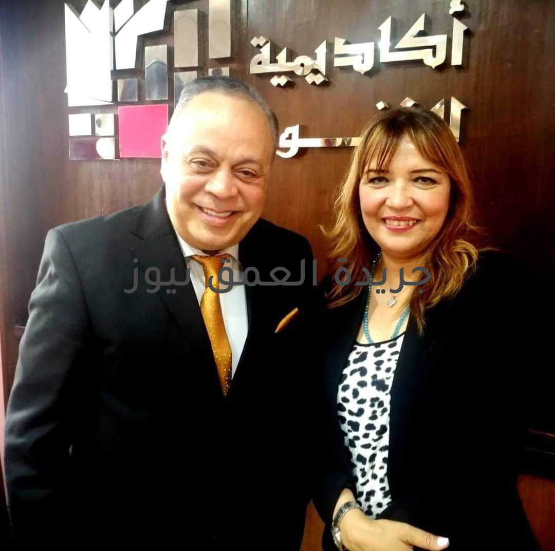 تكليف غادة جبارة بتسيير أعمال أكاديمية الفنون خلفا لأشرف زكي كتب محمد صوابى وجهت الدكتورة إيناس عبد الدايم، وزيرة الثقافة، الشكر للدكتور اشرف زكى بعد بلوغه السن القانونية للتقاعد وانتهاء مدة رئاسته لاكاديمية الفنون وفقا لاحكام القانون المنظم لعمل الاكاديمية وكلفت الدكتورة غادة جبارة بتسيير اعمال الاكاديمية لحين الانتهاء من اجراءات تعيين رئيسا لها . اشادت عبد الدايم بجهود الدكتور اشرف زكى خلال توليه رئاسة اكاديمية الفنون والتى نجحت فى تطوير العمل بالمؤسسة العريقة على كافة المستويات واشارت انه حقق الكثير من الانجازات الهامه مؤكدة انه سيبقى احد العناصر الفاعلة فى الثقافة المصرية وتمنت له التوفيق فى كافة مشروعاته العملية خلال المرحلة المقبلة . من جانبه قدم الدكتور أشرف زكى الشكر للدكتورة إيناس عبد الدايم وزيرة الثقافة على الفترة التي عمل بها رئيسا للأكاديمية واكد ان دعمها كان سببا فى نجاح تنفيذ العديد من المشروعات ، كما وجه الشكر لعمداء وهيئات تدريس المعاهد التابعة على التعاون الشديد خلال توليه رئاسة الاكاديمية وأعرب عن أمنياته بالتوفيق لرئيس الأكاديمية الجديد. يذكر أن الدكتورة غادة جبارة تشغل منصب نائب رئيس اكاديمية الفنون منذ سبتمبر ٢٠١٨ وتخرجت فى المعهد العالى للسينما بقسم المونتاج عام 1990 وشغلت منصب رئيس القسم ثم وكيلا للمعهد وأخيرا عميد المعهد العالى للسينما من ٢٠١٣ إلى ٢٠١٦، و وكيل نقابة المهن السينمائية والأستاذ دكتور بقسم المونتاج وقد اختارت قبل سنوات أفلام السيرة الذاتية لتكون أطروحتها للحصول على الدكتوارة. حققت من خلال موقع عميد معهد السينما انجازات عديدة، كان آخرها إقامة مهرجان أبو الهول السينمائي الدولى المُخصص لأفلام طلاب معاهد وأكاديميات السينما حول العالم، وقد حققت دورته الأولى نجاحًا مُلفتا رغم أنه أقيم بالجهود الذاتية كما نجحت فى عرض أفلام طلاب معهد السينما فى العديد من المهرجانات الدولية والمحلية ومنها القاهرة السينمائى وكان ودبى وفينسيا وغيرها، تشغل جبارة حاليًا منصب عضو مجلس نقابة السينمائيين .