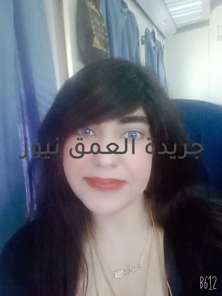 صباح الشوق بقلم/ د.نادية حلمي صباحُ الشوق واللهفة يا أحلى صباحاتى... صباحُ وجهِكَ المُشرِق، يُضئُ كُلَ أيامِى صباحُ الحُب والبهجة على جُملة تفاصيلُك... صباحٌ يرسِمُ البسمة على جُملة مِساحاتِى صباحُ الغيثُ إذ يُهطِل، فتُنبِتُ كُلُ أزهارِى... صباحٌ يُذهِلُ القلبَ، فيُذيبُ كُلَ أحزانِى صباحٌ المأوى إذ يأتِى، أبيتُ إليهِ ألتجأُ مِنْ الطُوفانِ... فيُنقِذُنِى مِن نفسِى، ويأوينِى مِنَ صمتِى صباحُ القهوة أرشِفُها على مهلٍ، فتستعجِلُنِى... وفِنجانٌ يحتضِنُ فِى القاعِ كُلَ أو بعضِ أسرارِى صباحُ الحيرة لِسُؤالٍ أثُرثِرُ معه بِلا هدفٍ، فيشغِلُنِى... ويستدرِجُنِى إلى الأعماقِ، بِدُونِ تفسيرٍ لِجوابِى صباحُ المأزِقُ الأكبر فِى طُولِ غيابِك، وأقدارِى... أتغلبُ فِيهَا على ضعفِى، فأجعلُ مِنْ رسائِلُكَ وِساداتِى صباحُ وراءَ يسكُنُنِى إلى الخلفِ، فألتفِتُ إلى بابِكْ... فيُطرِبُ قلبِى مُفتاحاً إلى بيتِك، وأُحدِقُ فِى متاهاتِى صباحُ العودة لِدِيارِكْ، فأندفِعُ بِثِقلِى وأوجاعِى... وأتحرر مِن ماضٍ كانَ يُرهِقُنِى، وأيضاً كانَ يُسعِدُنِى صباحُ الحيرة فِى عينِى لِرُؤياكَ، فتميلُ إلىّ تعترِفُ... بِأنِى قِطعةٌ مِنكَ تكتمِلُ، وبِأنّ وِجُودِكَ الآنَ كى تُعوِضُنِى