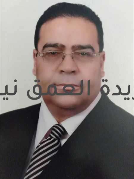 أسطورة الجمال والنغم بقلم حسان ابو جازية مقالتي السابقة ,,عندما يبكي الكمان ,, للفنان المبدع احمد حليمة عازف الكمان وقد نوهت في نهايتها أن اكتب كلمات مقالتي هذة سأتحدث واستفيض في كلماتي عن أسطورة أخري عشقت الموسيقي فعشقتها الالاتها واوتارها انها أسطورة الجمال والنغم انها الطفلة ابنة حي الحلمية الجديدة التي عشقت الموسيقي بالرغم انها من عائلة الاستقراطية وليست عائلة فنية أو موسيقية انها عشقت الموسيقي منذ صغرها وشعرات رائسها الجميلة التي تشبه اوتار الالات الموسيقية أحبت الموسيقي لدرجة العشق وتربت وتعلمت علي مقطوعات الموسيقي العربية وتتلمذت علي ايدي أساتذة وعمالقة الموسيقي بكلية التربية الموسيقية جامعة حلوان حتي حصلت علي الدكتوراة وأصبحت من أبرز الأساتذة التي تعلم الموسيقي والتدريب علي جميع الالاتها في مصر انها أسطورة الجمال والنغم دكتورة نجلاء السرجاني انها أحبت العزف علي جميع الآلات الموسيقية ولكن الة الكمان كان لها الحب الأكبر بداخلها حتي أطلق عليها ساحرة الشعر والكمان انها تروض اوتار الكمان باناملها الرقيقة فإنها تأتي بفعل الحياة مع موسيقي الوجود وتمتزج كلماتها الشعرية مع العزف علي آلة الكمان لتعطي طابع خاص الألقاء الكلمات مع الموسيقي ولو تعمقنا في ملامح أسطورة الجمال والنغم. فانها بسيطة ملائكية نقية الروح يشع من قلبها حبا وعيناها دفئا وبريقا انها هي الأسطورة نجلاء السرجاني ساحرة الشعر والموسيقي فعندما نستمع إليها سنجد بكاء وفرح ألة الكمان في آن واحد وتستمع كلماتها الشعرية ساتذوب عشقا في حروفها نعم انها ساحرة الشعر والموسيقي معا وتجدها أثناء عزفها تنصهر مع حروفها وكلماتها واحاسيسها الدافئة لأنها تؤمن بأن الموسيقي هي غذاء للقلب والعقل والروح والصفاء الذهني الذي يعطي للإنسان وتخلصة من ضغوط الحياة والارهاق البدني والعقلي فتنقلة بموسيقاها الي عالم آخر من الصفاء العقلي والفكري والروحي ومن أعمالها معزوفات موسيقية وشعرية لا حصر لها علي سبيل المثال اغنية من فضلكوا بصوتها وكلماتها والحانها وأغنية حنعدي وعزف اغنية مش كفاية وغيرها وحصلت علي جوائز كثيرة وكرمت بكثير من المهرجانات فأنها حقا اسطورة الجمال والنغم وساحرة الشعر والكمان