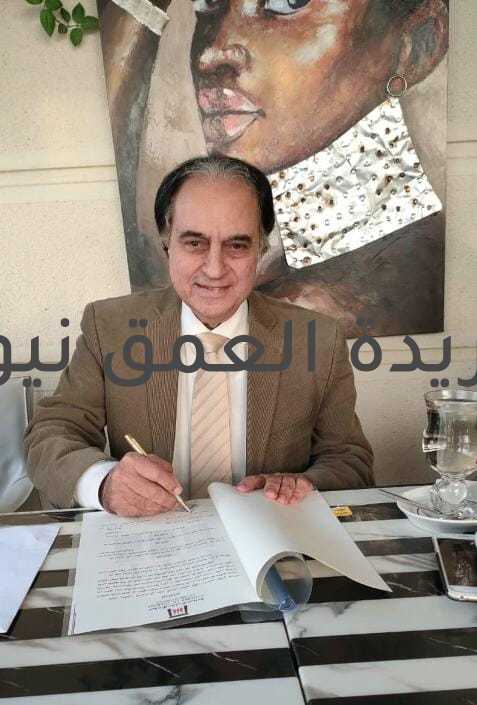 جمعية عمومية طارئة لغرفة المنشآت والمطاعم السياحية 14 يوليو الجارى كتب : ماهر بدر حظر العمل بالتوكيلات أوالتفويضات أو الإنابة تعقد غرفة المنشآت والمطاعم السياحية برئاسة عادل المصرى، رئيس مجلس الإدارة، جمعية عمومية غير عادية فى تمام الساعة الحادية عشرة صباح يوم الأربعاء الموافق 14 يوليو 2021 بمقر الغرفة بشارع السد العالى بالدقى للنظر فى عدد من الموضوعات التى تتطلب حتمية عرضها على الجمعية العمومية . أكد الأستاذ عادل المصرى ، رئيس مجلس الإدارة لغرفة المنشآت والمطاعم السياحية ورئيس الجمعية العمومية ، فى بيان صحفى أن الغرفة وجهت الدعوة لجميع أعضاء الجمعية العمومية للحضور والمشاركة. وقال المصرى ، أن الجمعية تُعقد نفاذاً لأحكام القانون رقم 85 لسنة 1968 بإنشاء الغرف السياحية وتنظيمها، والقانون رقم 1 لسنة 1973 بشأن المنشآت الفندقية والسياحية ،والقانون رقم 182 لسنة 2018 ،وقرار وزير السياحة رقم 630 لسنة 2017 بشأن اللائحة الأساسية المشتركة للغرف السياحية وأتحادها والمعدل بالقرار رقم 420 لسنة 2018 . وأضاف رئيس الغرفة ،أن جدول أعمال الجمعية العمومية غير العادية ،يتضمن بنود إتخاذ إجراءات تكهين الأصول الثابتة التى لاتصلح بالمركز الرئيسى والفروع الآخرى ، والتصديق على بيع أحد مقرى الغرفة بمدينة بورسعيد، والتصديق على شراء مقر لفرع الغرفة بجنوب الصعيد. وأشار الأستاذ عادل المصرى ، إلى أنه فى حالة عدم إكتمال النصاب القانونى لصحة الإجتماع يتم تأجيل الإجتماع لمدة ساعة على أن يعقد الإجتماع الثانى فى تمام الساعة الثانية عشر ظهراً ويكون الإنعقاد صحيحاً بأى عدد من الحاضرين ممن يحق لهم التصويت قانوناً. وحول إشتراطات وأحقية حضور المنشآت والمطاعم للجمعية قال الأستاذ أحمد الناظر ، الأمين العام للغرفة ، إنه يحق حضور الجمعية العمومية للغرفة للأعضاء السارى تراخيص منشأتهم من وزارة السياحة حتى تاريخ إنعقاد الجمعية العمومية ،ويقتصر حق التصويت للممثل القانونى للمنشأة العضو بالغرفة ،ويتعين إخطار وزارة السياحة والغرفة بأسم الممثل القانونى للمنشأة شريطة أن يكون لكل منشأة أو شركة عضو بالغرفة صوت واحد فقط فى الإجتماع. وتابع الناظر ، إنه إستثناءً من ذلك يجوز للمنشأت الداخلة فى سلسلة واحدة أن يكون لكل منها صوت مستقل شريطة وجود عضوية مستقلة بالغرفة، وأن يكون ممثلها القانونى مختلف عن الممثل القانونى للمنشآت الأخرى الداخلة فى سلسلة واحدة ،ويحظر حضور إجتماع الجمعية العمومية بالإنابة أو التوكيلات.