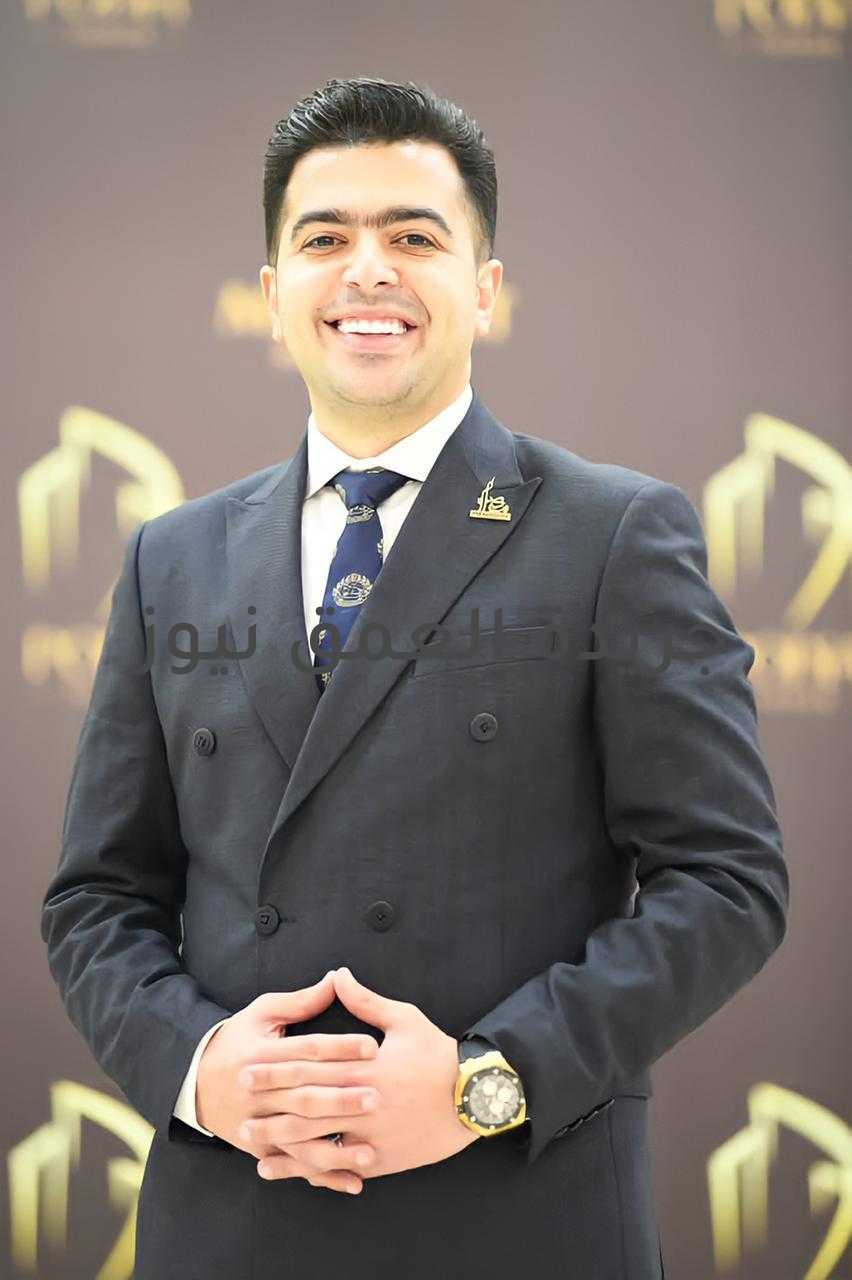 منصات تشارك في معرض EPIS العقارى وتقدم تخفيضات وعروض لأول مرة كتب : ماهر بدر مسعود يكشف عن سلسلة المعارض المقرر المشاركة بها خلال الفترة المقبلة رئيس شركة منصات: المعارض العقارية فرصة حقيقية للعملاء للاستثمار في العقار تشارك شركة منصات للاستثمار العقارى في الدورة الرابعة لمعرض EPIS ، والمقرر انطلاقه يوم 7 وحتى 10 يوليو بمركز القاهرة الدولي للمؤتمرات - مدينة نصر. وأكد المهندس أحمد مسعود، رئيس مجلس إدارة شركة منصات، أن الشركة ستقدم عروض مختلفة داخل المعرض و تخفيضات على أسعار الوحدات بالإضافة لعروض أخرى تتعلق بمدد السداد، وذلك بمناسبة المعرض. وأوضح أن شركة منصات ستشارك في عدد من المعارض العقارية المقرر إقامتها خلال الشهور المقبلة داخل مصر وخارجها من بينها معرض PPS من 28 الى 30 اكتوبر بمركز مؤتمرات فندق لو ميريديان دبي بالإمارات ومعرض NATIONAL EXPO من 9 الى 11 يوليو بقصر القبة الرئاسي، ومعرض NPE من 13 الى 16 أكتوبر بفندق ريتز كارلتون جدة، لافتا إلى أن المعارض العقارية تعد من أفضل الطرق للوصول إلى العميل، وتتيح فرصة للعملاء للاختيار والاستثمار في العقار. وأوضح أن قدرة أى شركة عقارية فى تسويق منتجاتها تتلخص فى عدة خطوات، فى مقدمتها قدرتها على استغلال هذه المعارض العقارية، سواء داخل مصر أو خارجها، فالمعرض العقارى عبارة عن فرصة حقيقية للشركة العقارية أولا، قبل أن تكون للمواطن وذلك من خلال المنافسة وسط باقى الشركات وكيفية جذب العملاء وعرض منتجاتها بطريقة صحيحة. وأوضح أن شركة منصات تشارك في المعارض المقبلة، بمشروعها الرائد في العاصمة الإدارية، مشروع بوديا ، وهو عبارة عن برج متعدد الأنشطة (تجاري إداري طبي) بالحي السياحي الفندقي بالعاصمة الإدارية الجديدة على مساحة إجمالية حوالي 20 ألف متر مربع بإجمالي استثمارات حوالي 2.5 مليار جنيه، ويتكون البرج من 3 أدوار بدروم ودور أرضي و25 دور متكرر بإجمالي ارتفاع 110 متر في أحد أهم المواقع المتميزة بالعاصمة الجديدة بجوار مسجد مصر ومتحف العواصم وسوق الذهب والنهر الأخضر بالإضافة إلى أنه قريب من الطرق والخدمات الرئيسية منها محطة المونوريل المركزية بالعاصمة الإدارية وطريق محور بن زايد الشمالي مباشرة. وأضاف “مسعود”، أن مشروع بوديا حقق نجاحًا ضخمًا منذ إطلاق مبيعاتها منذ شهور قليلة، وتم بيع المرحلة الأولي والثانية بالكامل وسيتم طرح المرحلة الثالثة قريبا، وهو ما دفعنا لتسريع وتيرة بدء تنفيذ المشروع وتسليمه كاملًا وفقًا للمواعيد المتفق عليها. كانت شركة منصات قد بدأت في دراسة عروض من شركات مقاولات لاختيار الأنسب لإنشاء مشروع برج بوديا في العاصمة الإدارية الجديدة، وسيتم اختيار أفضل هذه العروض خلال أسبوعين، مضيفًا أن خبرة الشركة المقدمة وسابقة أعمالها وضمان تنفيذها المشروع وفقًا للمقاييس العالمية مع التزامها بجدول التنفيذ ستكون هي عناصر اختيار الشركة الفائزة. يذكر أن شركة منصات للاستثمار العقاري، تأسست على يد مجموعة رجال أعمال من ذوي الخبرة في مجال التصميمات العالمية وتنفيذ المشروعات العقارية الكبرى داخل وخارج مصر بمجالات متنوعة في مجال الاستثمار والتطوير العقاري والإدارة والتسويق والإعلام، وهى الشركة الوحيدة بالعاصمة الإدارية الحاصلة على 3 شهادات جودة ISO 14001 – 9001 – 45001.