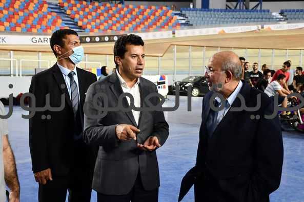 قبل انطلاق بطولة العالم للدراجات... وزير الرياضة يقوم بجولة تفقدية لمضمار الدراجات