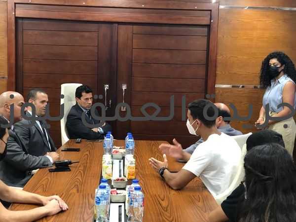 وزير الشباب والرياضة يلتقى شباب فريق التطوير بنادي النادي بالعاصمة الادارية