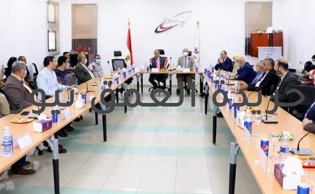 طلاب الجامعة المصرية الروسية يشاركون فى تصنيع قمر صناعى بوكالة الفضاء المصرية.. بالفيديو والأسماء