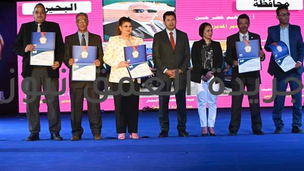 صبحي يكرم وكيل وزارة الشباب والرياضة بالإسكندرية في مهرجان دوري التميز