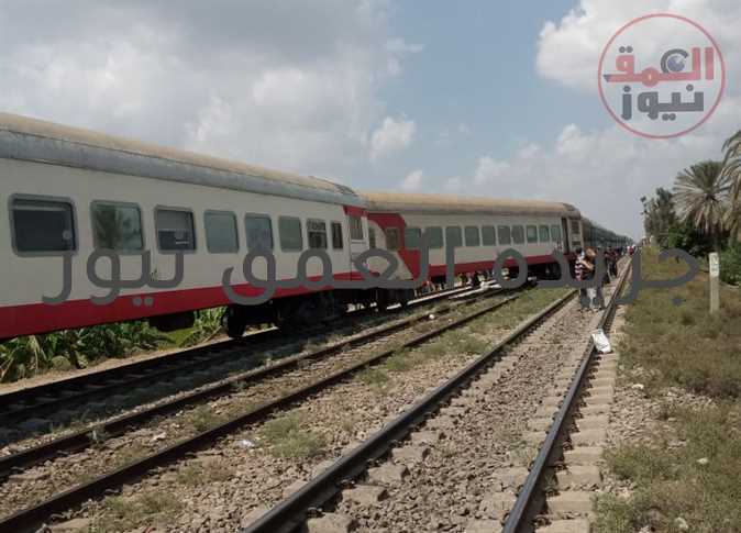 النيابة تعاين موقع خروج عربات قطار 570 عن القضبان بالشرقية.. والتحفظ على السائق