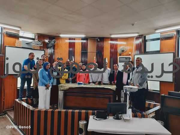 وكيل وزارة تعليم بني سويف بعقد اجتماعا مع الصحفيين والإعلاميين