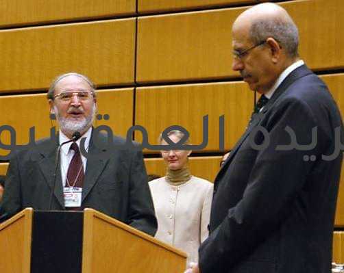 السطو علي حساب عالم نووي مصري