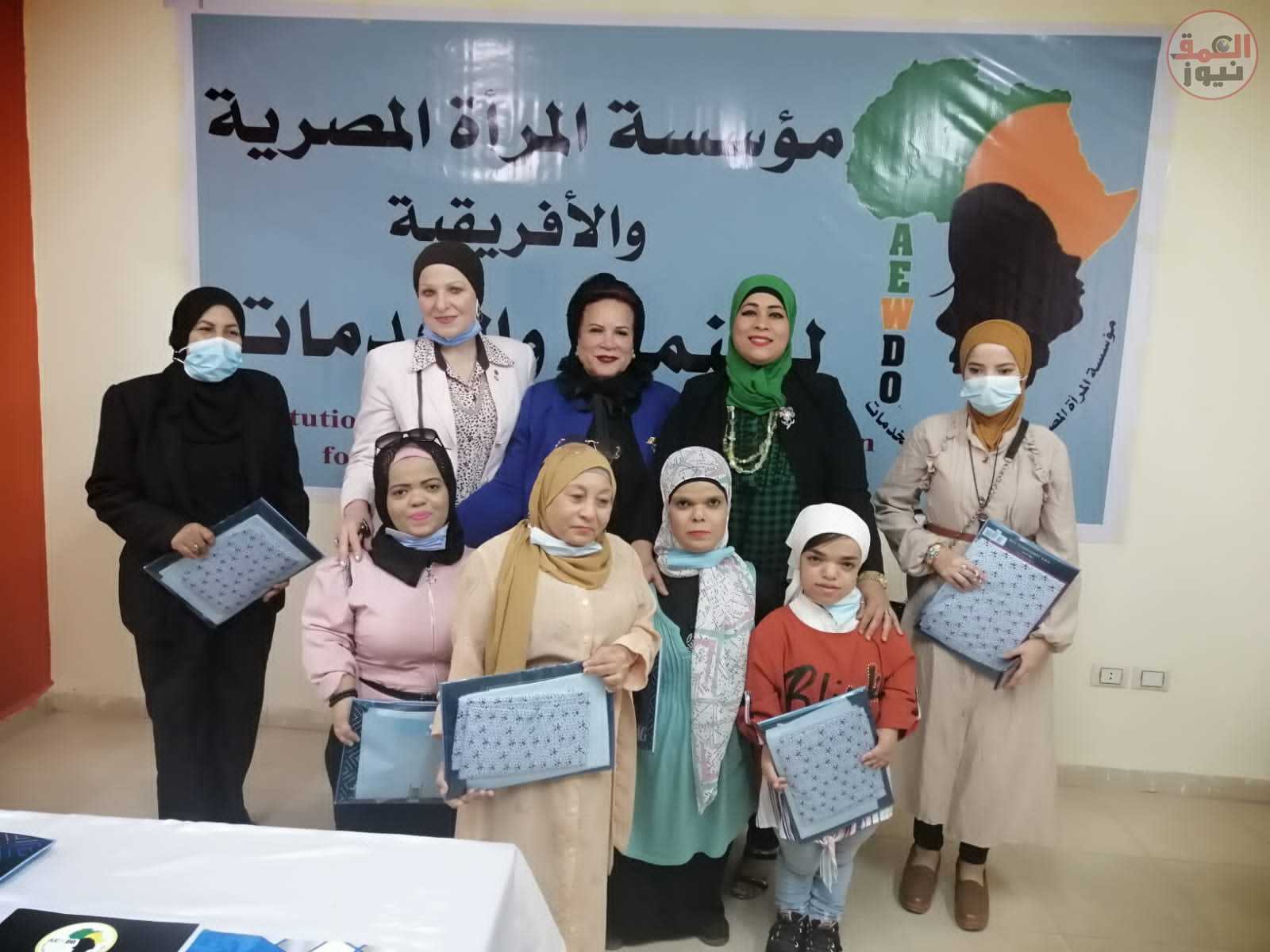 انطلاق فعاليات الدورة التدريبية المجانية لتعليم فنون التفصيل والخياطة لـ "قصار القامة"