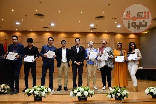 *وزير الشباب يكرم المتطوعين في تنظيم معرض القاهرة الدولي للكتاب *