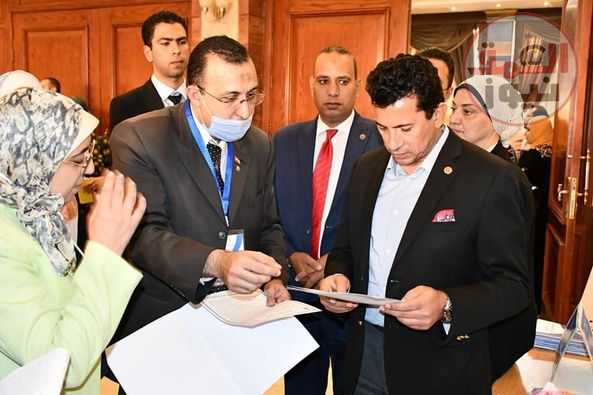 د.أشرف صبحي يشهد اختبارات لجان مقابلات اختيار المشاركين في مشروع "سفراء شباب مصر"