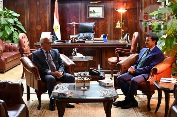 وزير الشباب والرياضة يبحث مع محافظ بورسعيد تطوير المنشآت الرياضية بالمحافظة