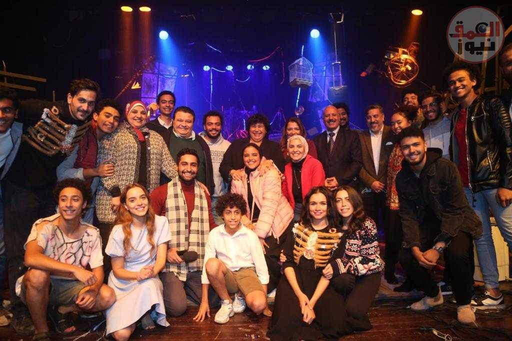 العرض المسرحي سالب واحد