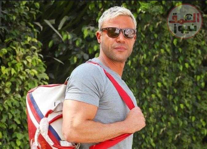 محمد إمام يجري حافي القدمين ومرتدياً زي العمليات في شوارع وسط البلد