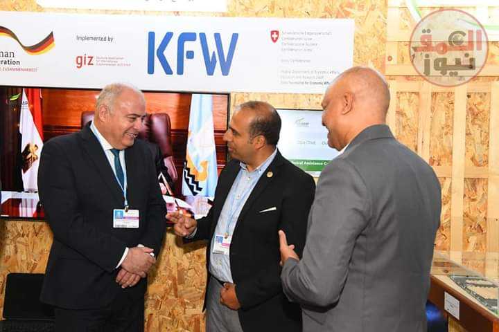 ضمن فاعليات مؤتمر المناخ بشرم الشيخ.. محافظ قنا يقدم شرح تفصيلي عن مشروع الزراعة بدون تربة إيروبونك(العمق نيوز)