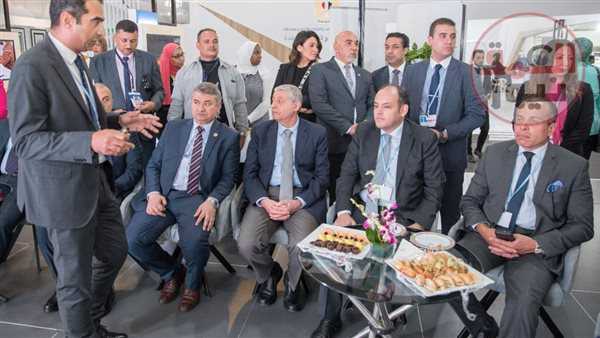 وزير الصناعة يلتقي بالمستثمرين على هامش قمة المناخ ويزور المنطقة الاقتصادية(العمق نيوز)