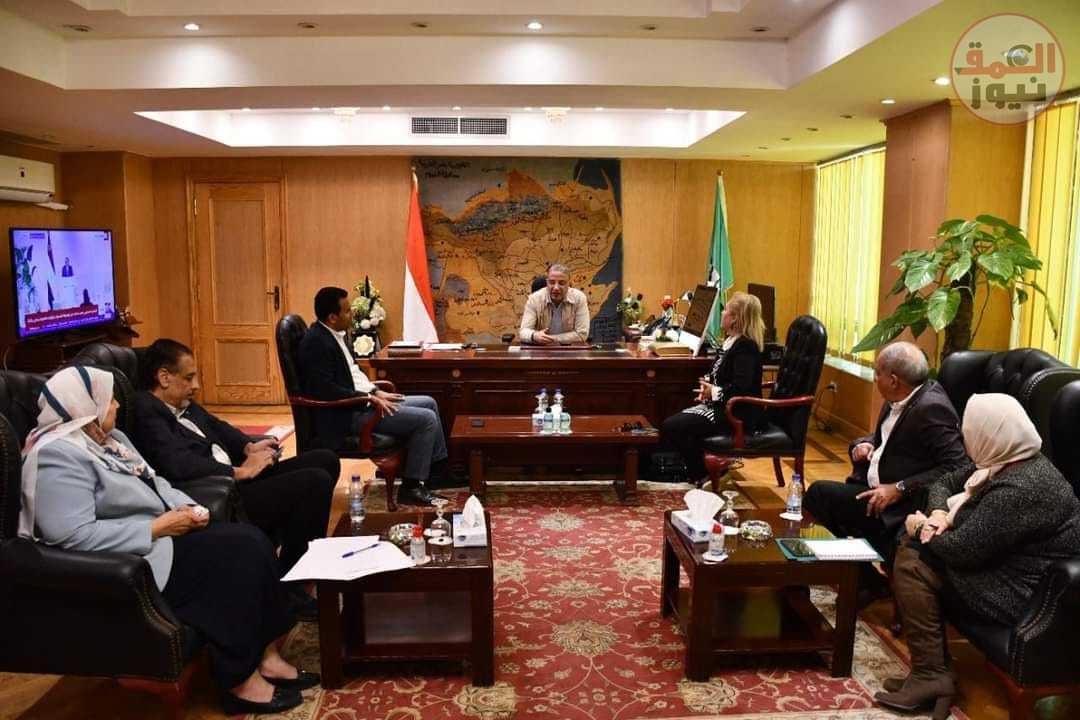 محافظ الفيوم يناقش مع وفد المؤسسة الروتارية سبل التعاون المشترك في تنفيذ عدد من المشروعات (العمق نيوز)
