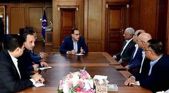 رئيس الوزراء يلتقي أعضاء مجلسي الشيوخ والنواب بحضور محافظ السويس (العمق نيوز)