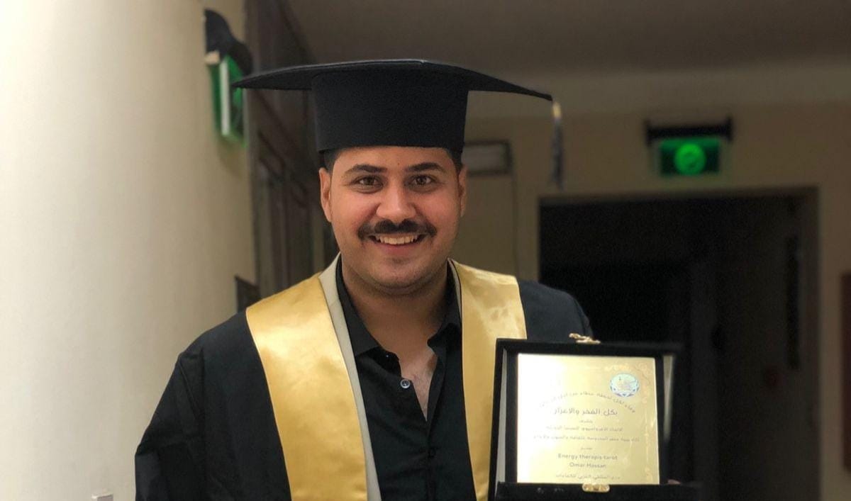 الاخصائي النفسي عمر حسن يكرم ضمن أفضل مائة شخصية للعام ٢٠٢٢ من الإتحاد الأفرو أسيوي